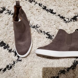 NEW ONLY WORE ONCE!!!!Dolce vita brown wedges size 7